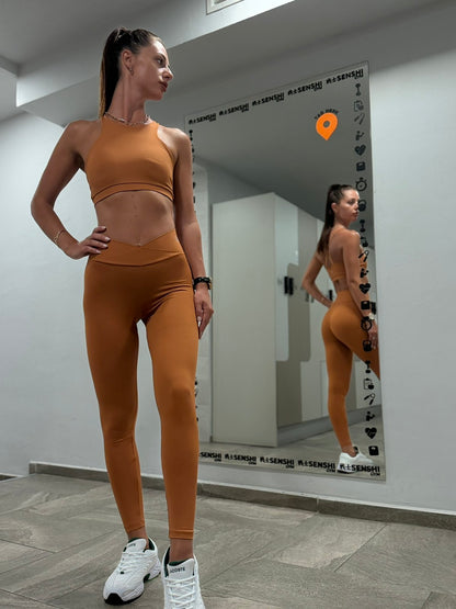 Rio Shape - Модерен дизайн с V-образна предна част  - горчично